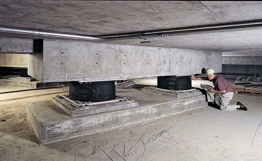 Ingeniería de Aislación Sísmica de Base en Calama
